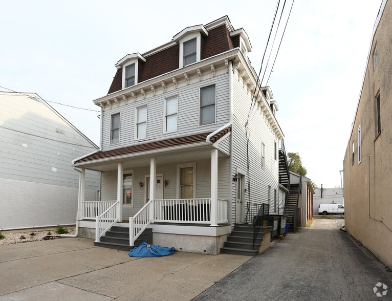 1111 Lincoln Ave, Prospect Park, PA 19076