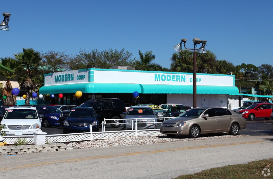 is the ft myers bus running on july 4th