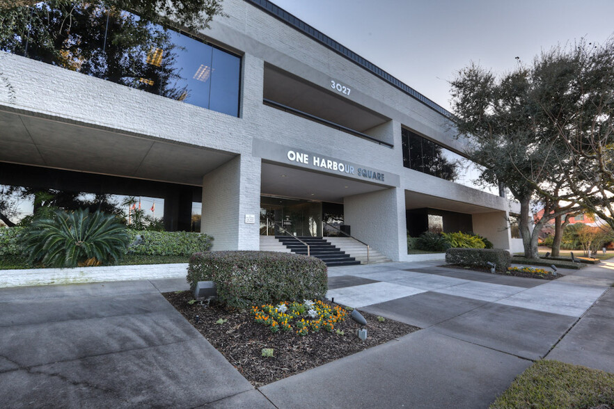 3027 Marina Bay Dr, League City, TX for lease - Building Photo - Image 1 of 4