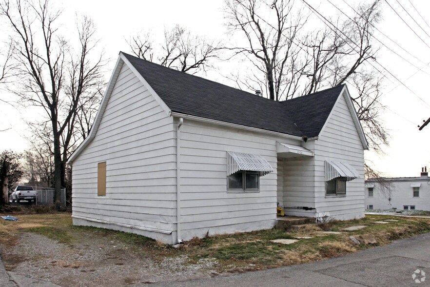 1320-1330 Hughes Place portfolio of 3 properties for sale on LoopNet.com - Primary Photo - Image 1 of 3