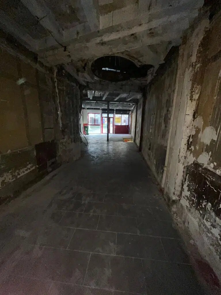 Retail in Paris for lease Building Photo- Image 1 of 7