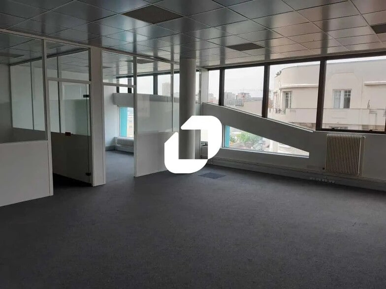 Office in Montreuil for lease - Interior Photo - Image 1 of 10