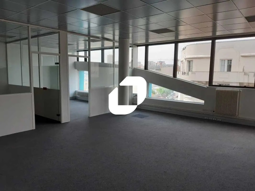 Office in Montreuil for lease Interior Photo- Image 1 of 11