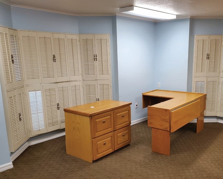 1107 S Myrtle Ave, Clearwater, FL for sale - Interior Photo - Image 3 of 9