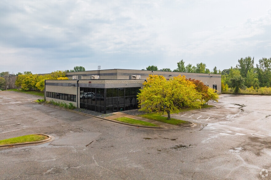 900 Mckinley St, Anoka, MN for lease - Building Photo - Image 1 of 4