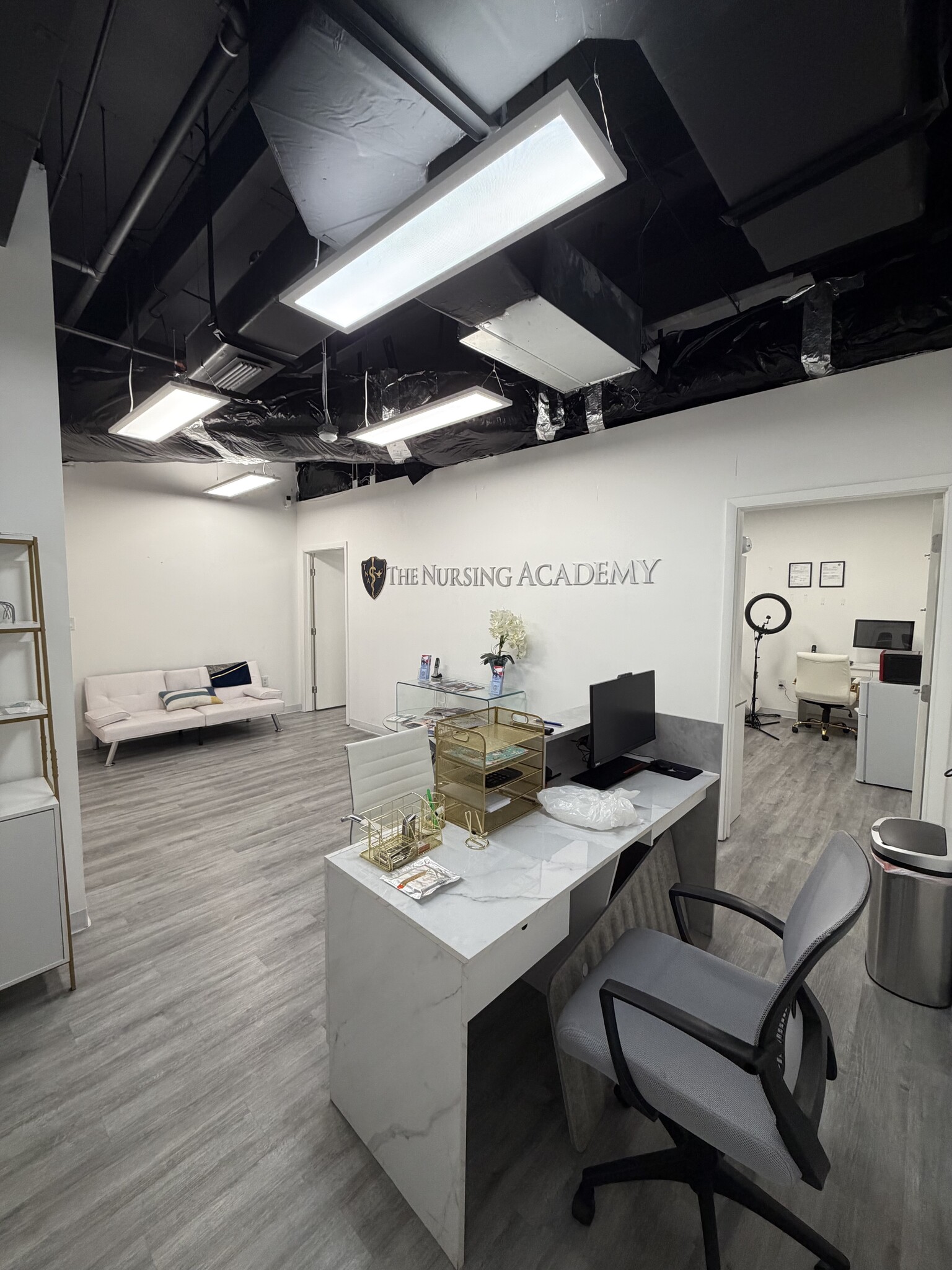 601 N Federal Hwy, Hallandale Beach, FL for lease Interior Photo- Image 1 of 6
