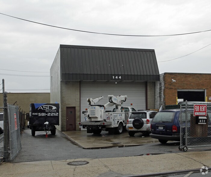 144 Horton Ave, Lynbrook, NY for sale - Primary Photo - Image 1 of 1