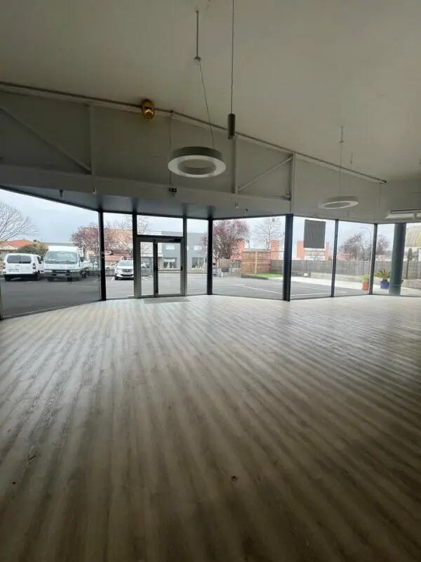 Location Commerce 270 m²