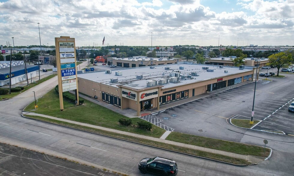 211-265 W FM-1960, Houston, TX for lease - Building Photo - Image 3 of 6