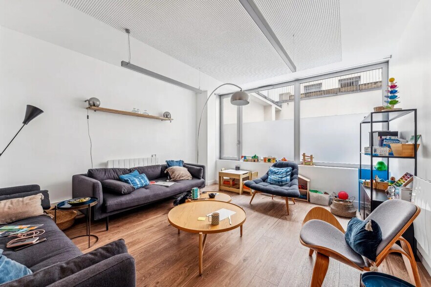 11 Rue De L'Escaut, Paris for sale - Building Photo - Image 2 of 5