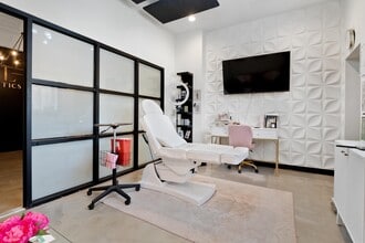 7185 Manchester Rd, Maplewood, MO for lease Interior Photo- Image 1 of 3