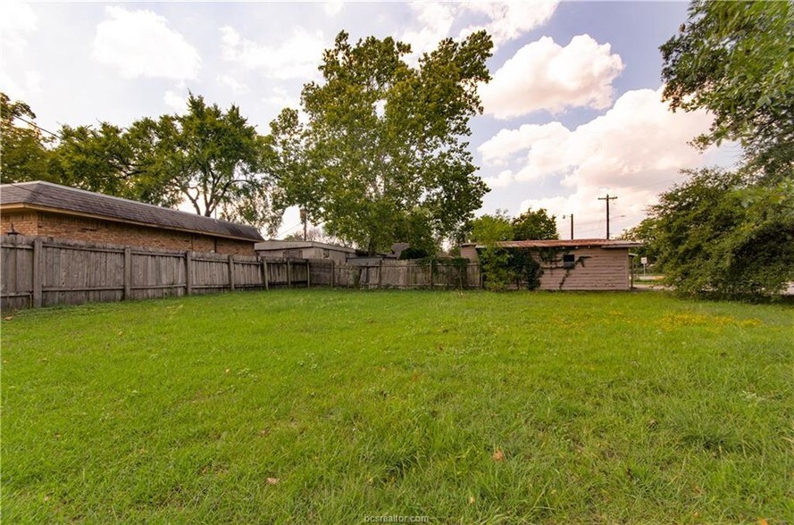 209 Ehlinger Dr, Bryan, TX for sale - Primary Photo - Image 1 of 1
