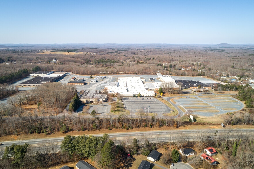 405 LeWallen Rd, Asheboro, NC for lease - Building Photo - Image 2 of 9