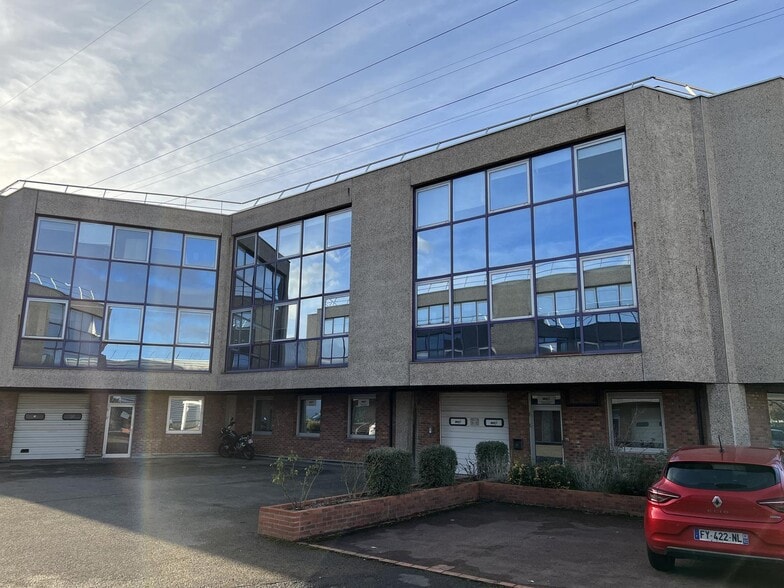 Flex in Nanterre for lease - Building Photo - Image 1 of 7