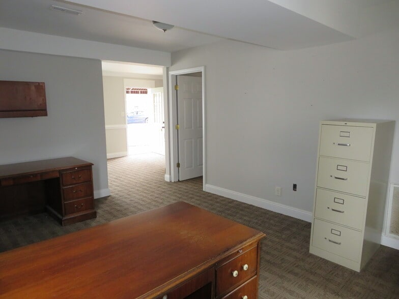 134 Pickwick Ave, Colonial Heights, VA for lease - Building Photo - Image 3 of 4
