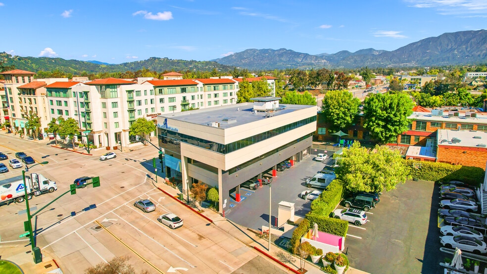 224 N Fair Oaks Ave, Pasadena, CA for lease - Building Photo - Image 2 of 11