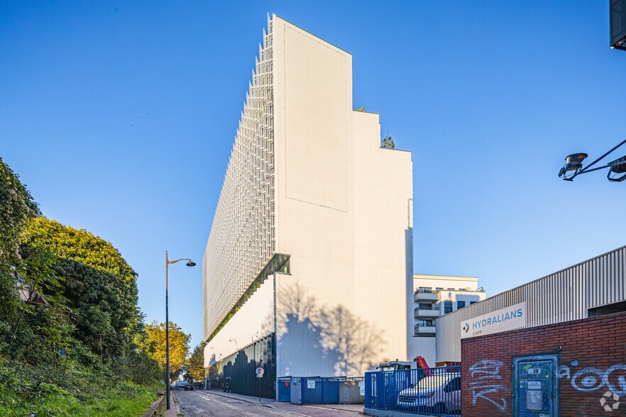 Office in Saint-Ouen-sur-Seine for lease - Primary Photo - Image 1 of 4