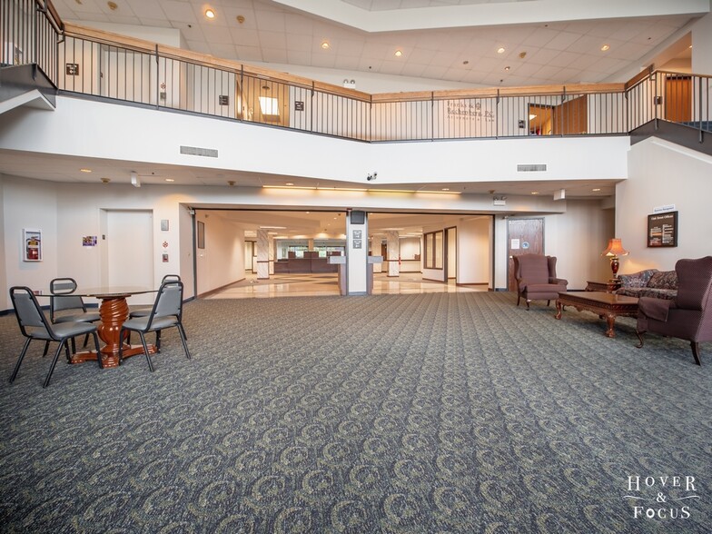 1301 Pyott Rd, Lake In The Hills, IL for lease - Interior Photo - Image 2 of 6