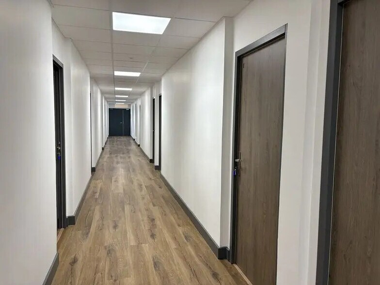 Office in Orléans for lease - Interior Photo - Image 2 of 9