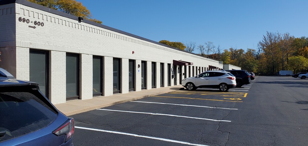 710 E Ogden Ave, Naperville, IL for lease - Building Photo - Image 2 of 7