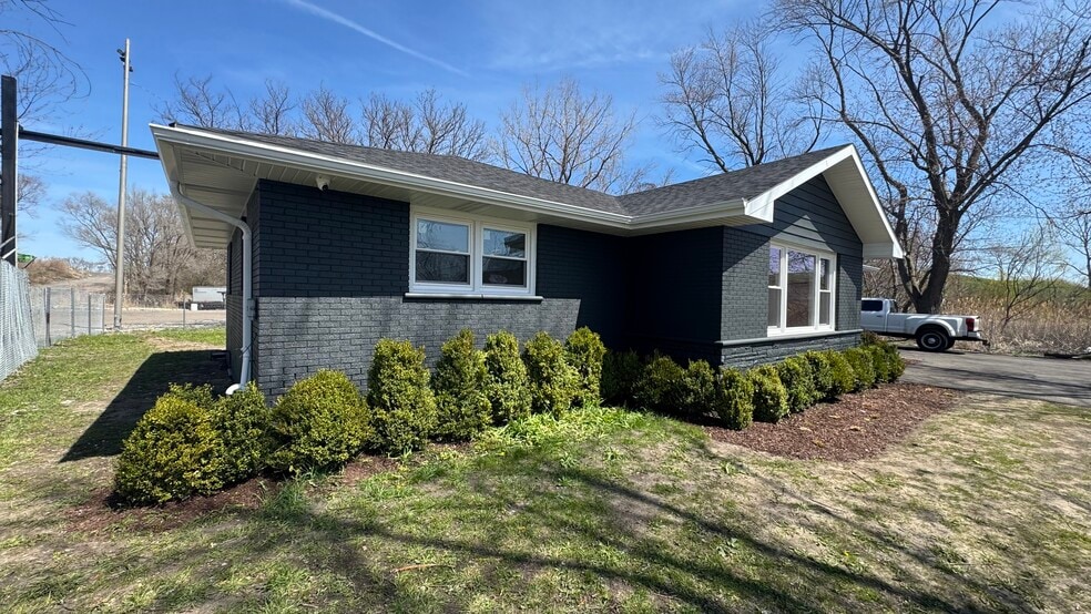 956 E 138th St, Chicago, IL for lease - Building Photo - Image 3 of 17