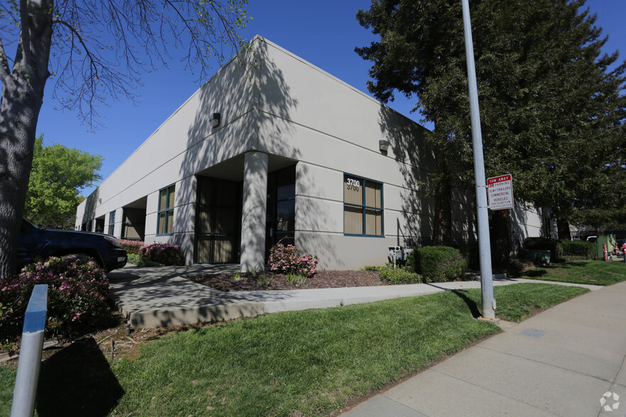 3700 Business Dr, Sacramento, CA for lease - Building Photo - Image 2 of 7