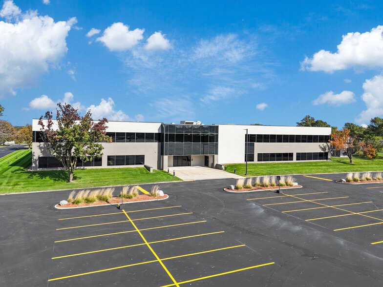 4900 University Ave, West Des Moines, IA for lease - Building Photo - Image 1 of 24