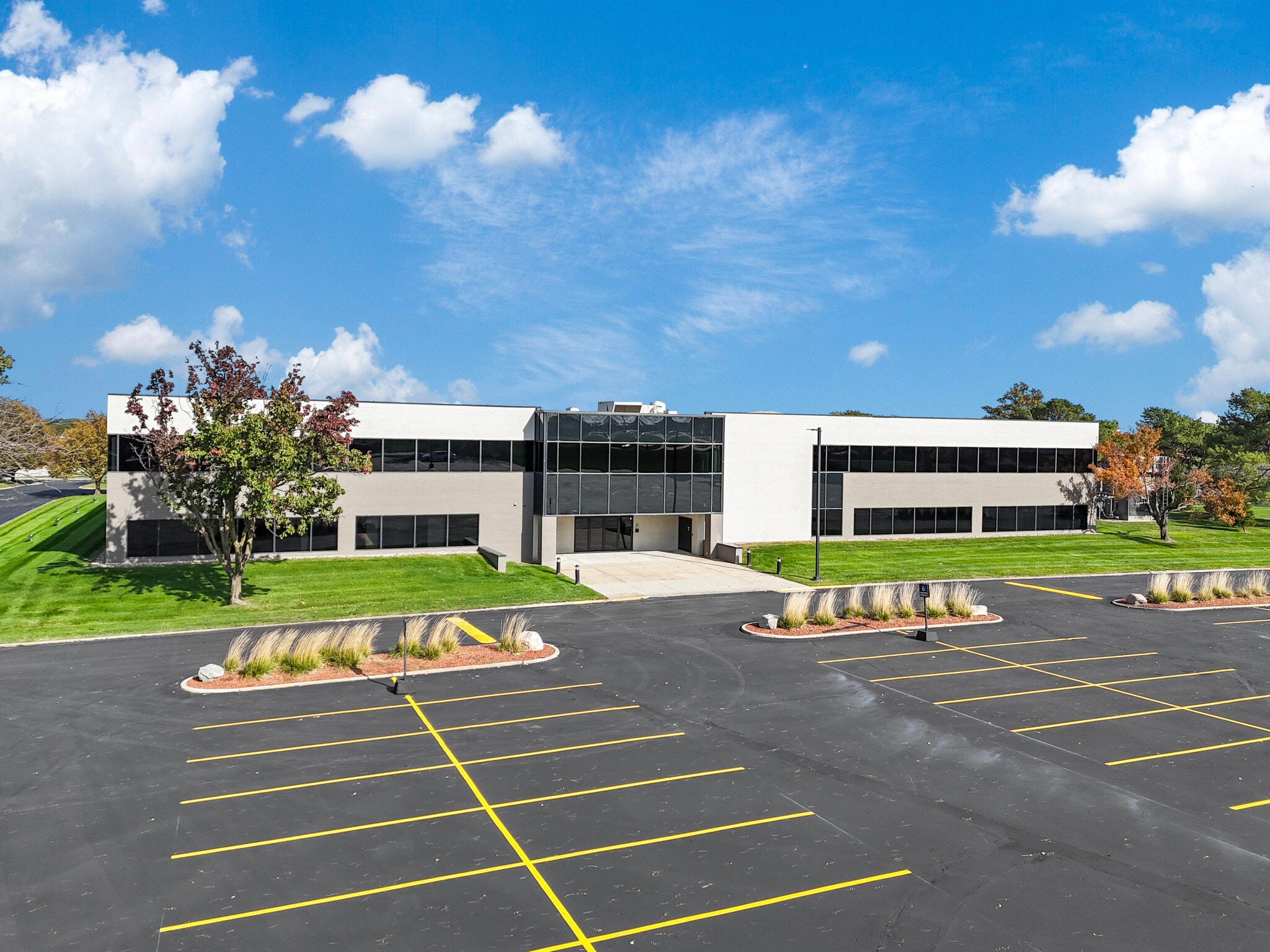 4900 University Ave, West Des Moines, IA for lease Building Photo- Image 1 of 25