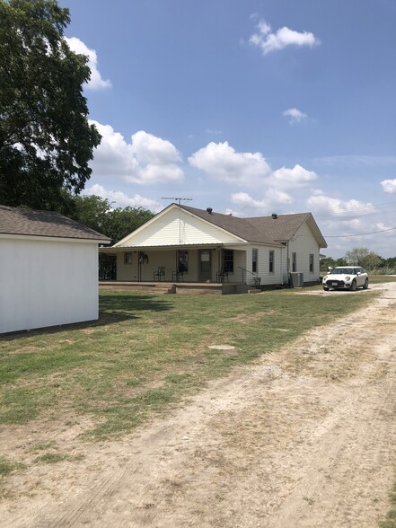 894 Pioneer Rd, Rhome, TX for sale - Building Photo - Image 2 of 11