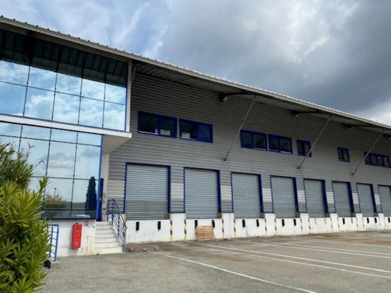 Flex in Aix-en-Provence for lease - Building Photo - Image 1 of 5