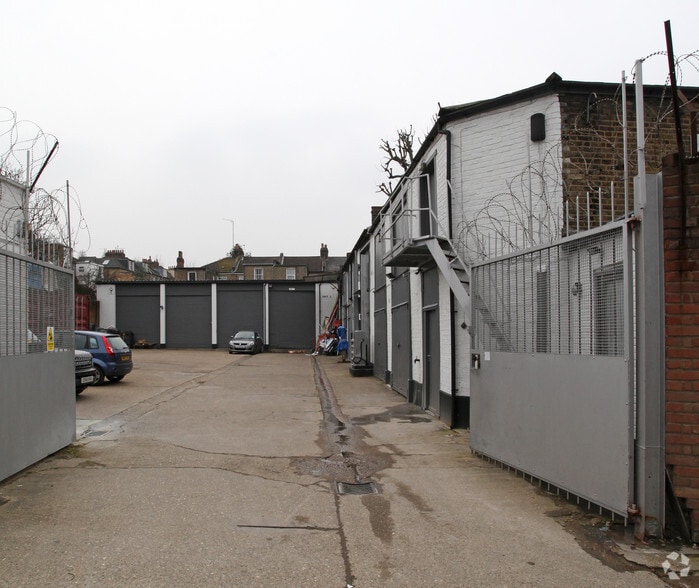 1-12 Sybil Mews, London for lease - Primary Photo - Image 1 of 9