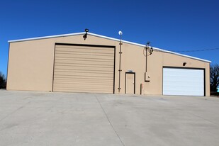 1808 Barnett Dr, Weatherford TX - Warehouse