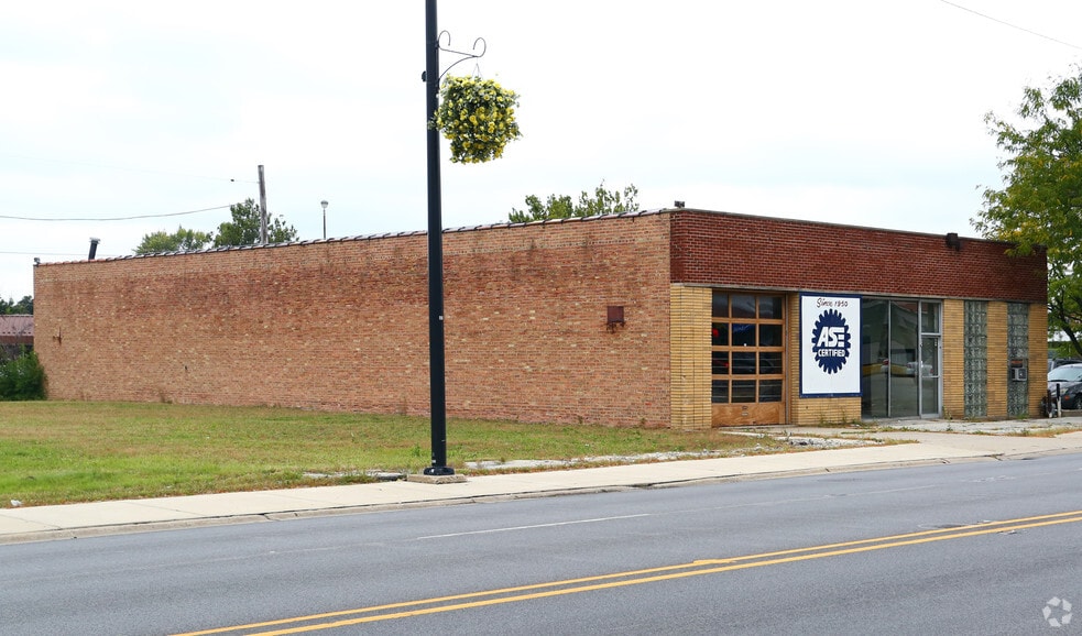 7460 N Milwaukee Ave, Niles, IL for sale - Building Photo - Image 1 of 5