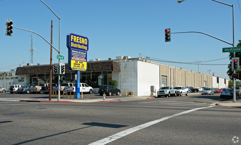 2055 E McKinley Ave, Fresno, CA for lease - Primary Photo - Image 1 of 3