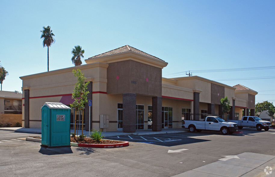 1555 Meadowview Rd, Sacramento, CA for lease - Primary Photo - Image 1 of 2