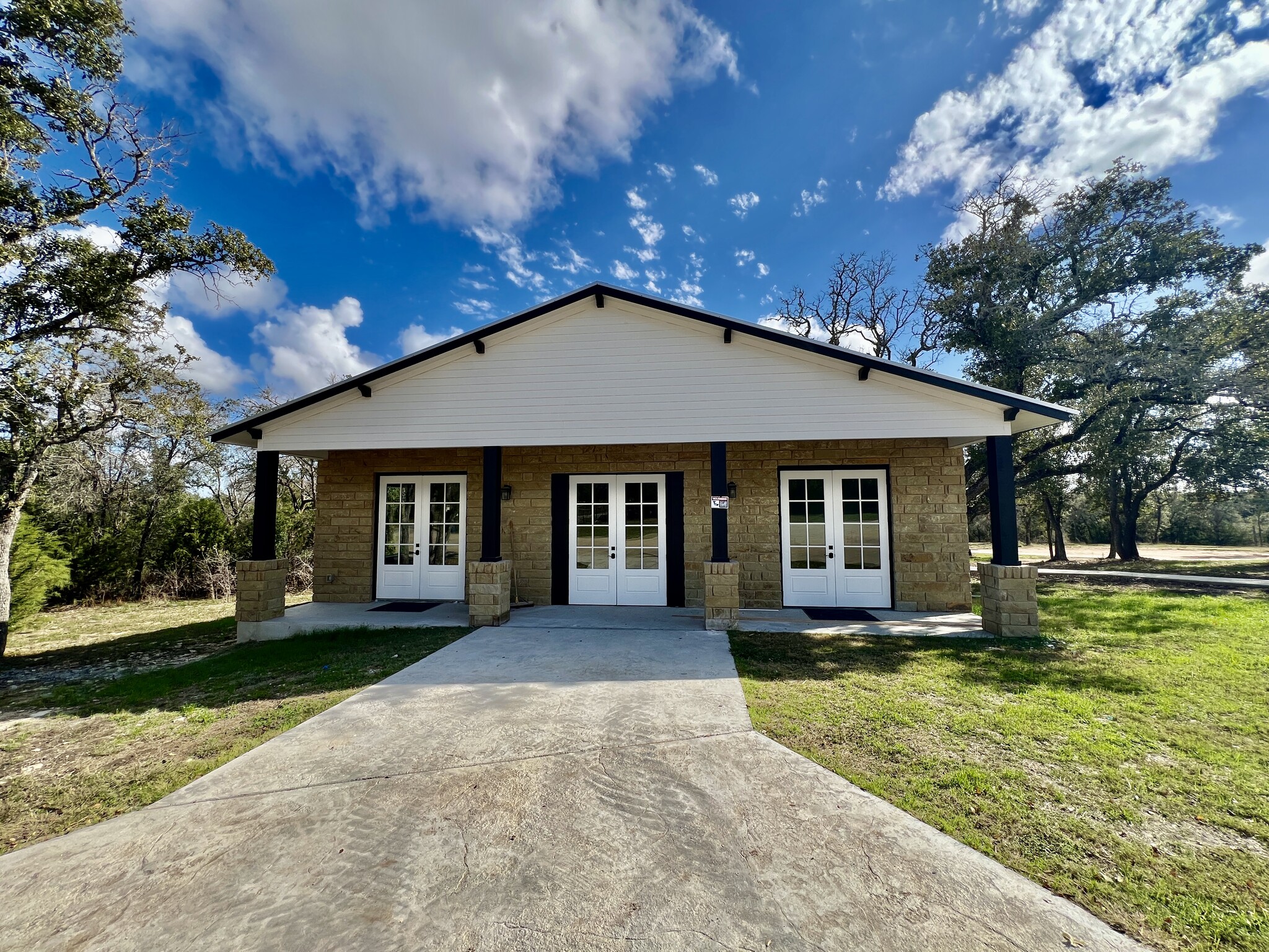 675 Ranch to Market 1869 rd, Liberty Hill, TX for lease Building Photo- Image 1 of 16