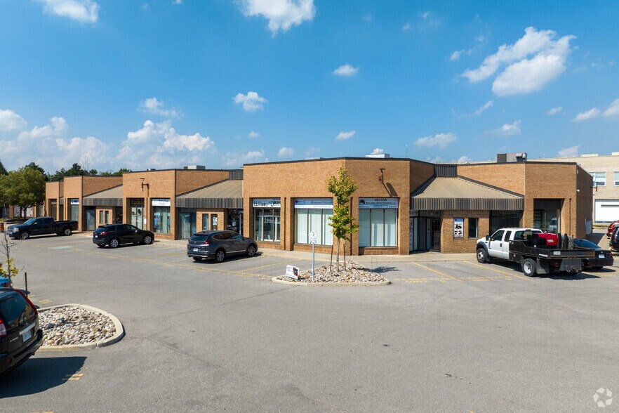 556 Edward Av, Richmond Hill, ON for lease - Building Photo - Image 2 of 5