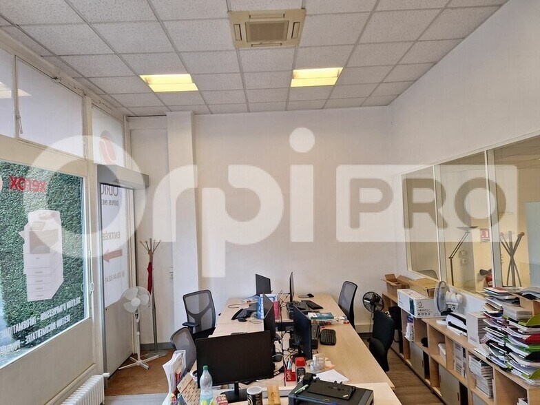 Office in Senlis for lease - Interior Photo - Image 2 of 11