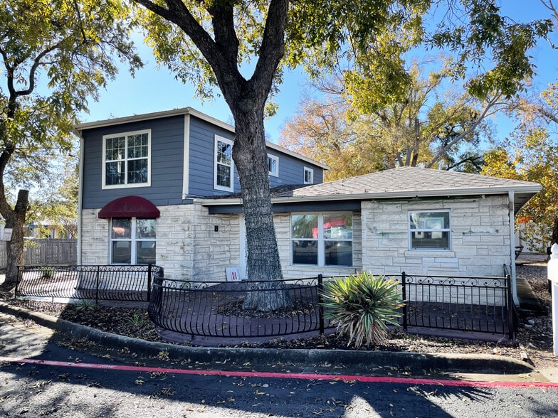 519 N Bell Blvd, Cedar Park, TX for lease - Building Photo - Image 1 of 14