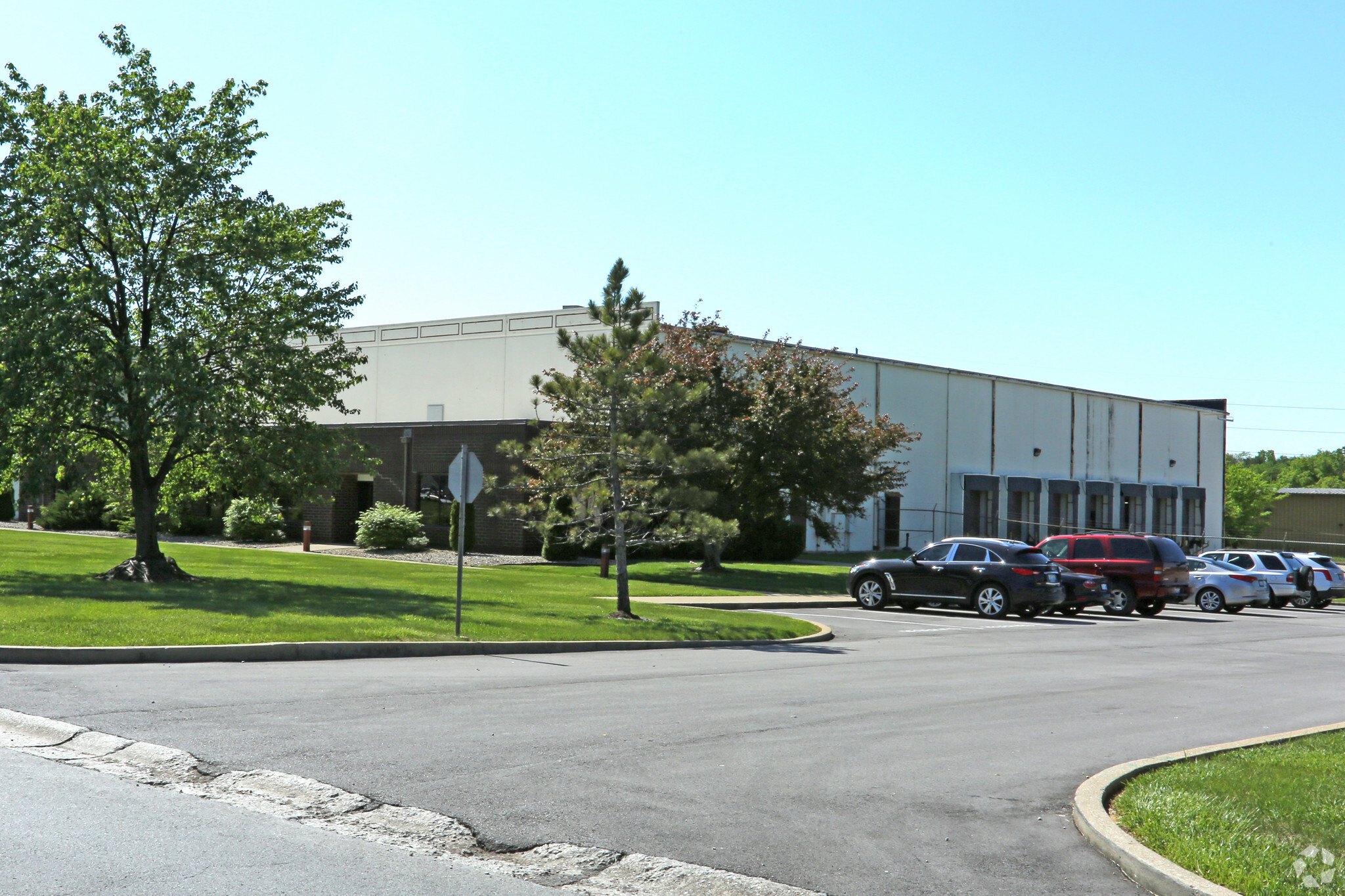 11206A Bluegrass Pky, Louisville, KY for sale Primary Photo- Image 1 of 1