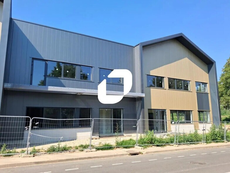 Office in Tourcoing for lease - Building Photo - Image 2 of 9