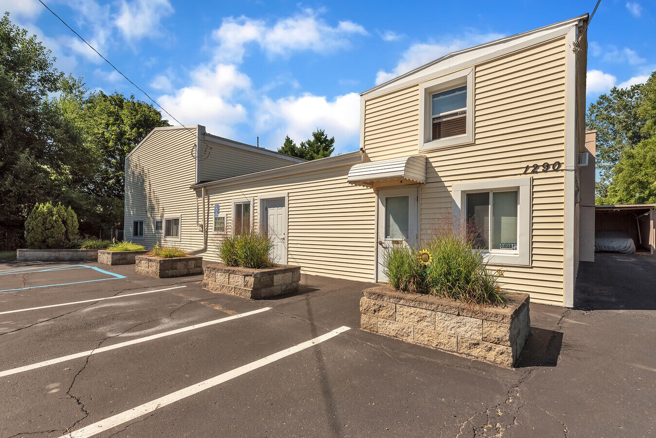 1290 Byron Rd, Howell, MI 48843