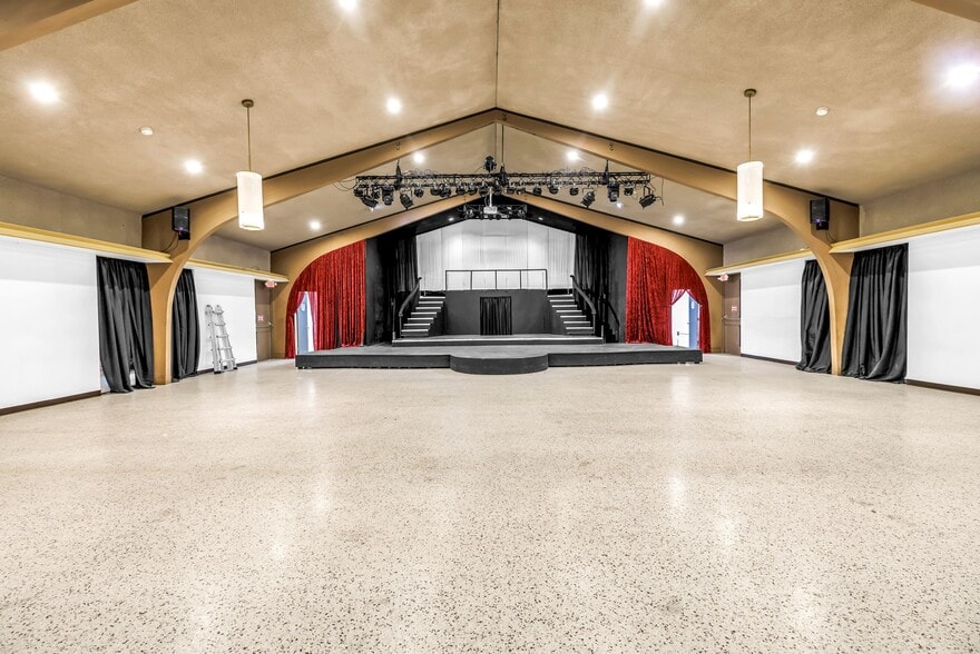 2632 54th St S, Gulfport, FL for lease - Building Photo - Image 2 of 8