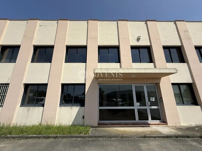 Office in Chassieu for lease - Building Photo - Image 1 of 6