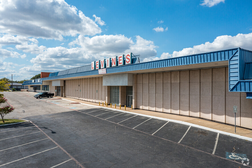 4701-4753 E Lancaster Ave, Fort Worth, TX for lease - Building Photo - Image 2 of 12