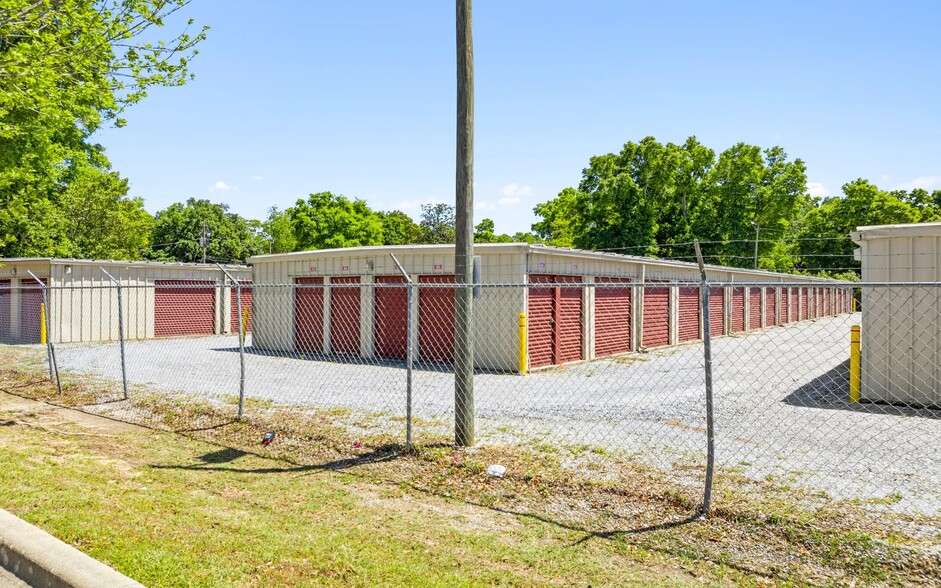 Gray Line Storage Portfolio portfolio of 2 properties for sale on LoopNet.com - Building Photo - Image 2 of 12