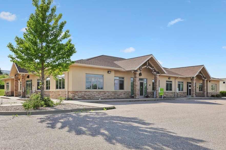 1670 South Blvd, Baraboo, WI for lease - Primary Photo - Image 1 of 5