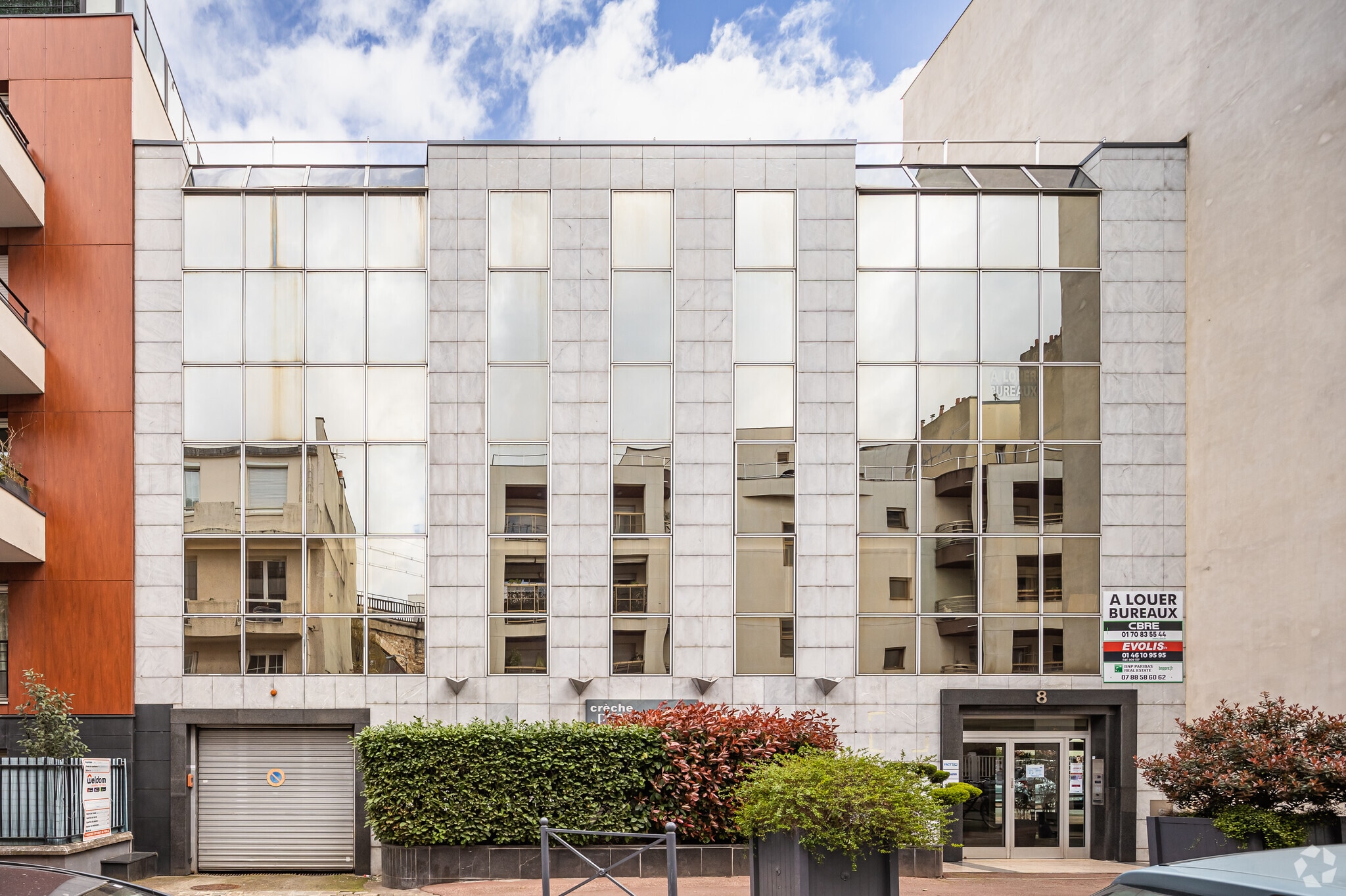8 Rue Edouard Naud, Issy-les-Moulineaux for lease Primary Photo- Image 1 of 8