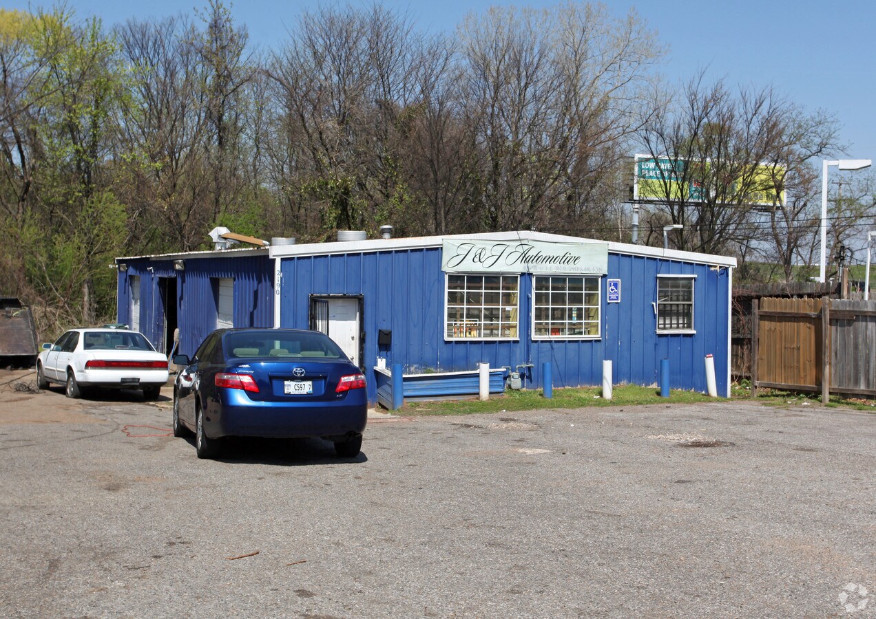 2190 E Shelby Dr, Memphis, TN 38116