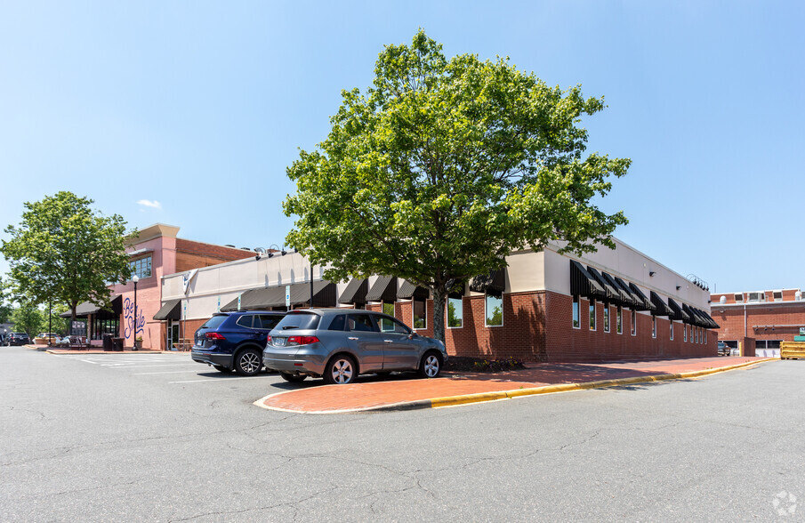 Smallwood and Woodburn in Village District Shoppin, Raleigh, NC for lease - Building Photo - Image 2 of 7